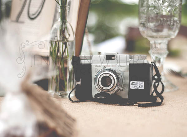 Rustic vintage centerpiece camera www.jnphotography.ca @filemanager